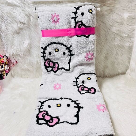 Hello Kitty Plush Throw Blanket - Picture 2 of 3